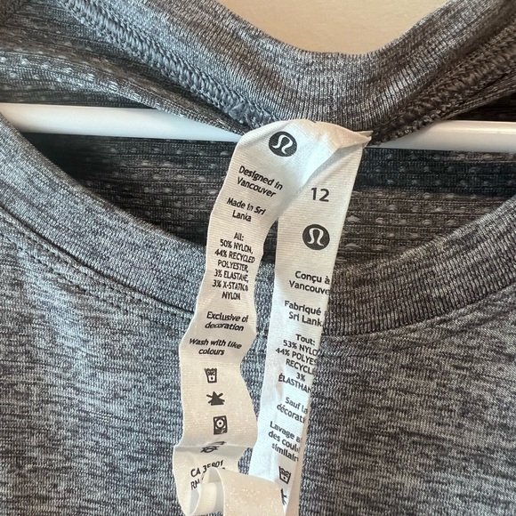 Grey LuluLemon Scuba shirt! Great condition, worn once ✨ - Picture 4 of 4